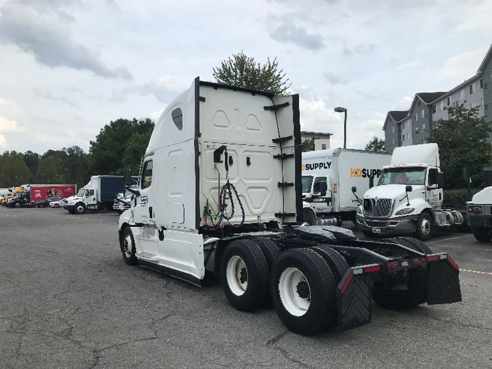 Sleeper Tractor-Heavy Duty Tractors-Freightliner-2022-T12664ST-Sandston-VA-410,132\n\t\tmiles-$ 79,500 - Image 5