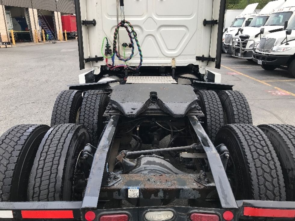 Sleeper Tractor-Heavy Duty Tractors-Freightliner-2022-T12664ST-Sandston-VA-410,132\n\t\tmiles-$ 79,500 - Image 6