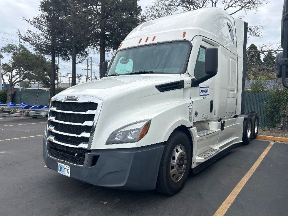 Sleeper Tractor-Heavy Duty Tractors-Freightliner-2022-T12664ST-Santa Clara-CA-334,642\n\t\tmiles-$ 93,500 - Image 3