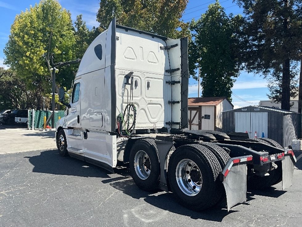 Sleeper Tractor-Heavy Duty Tractors-Freightliner-2022-T12664ST-Santa Clara-CA-334,642\n\t\tmiles-$ 93,500 - Image 4