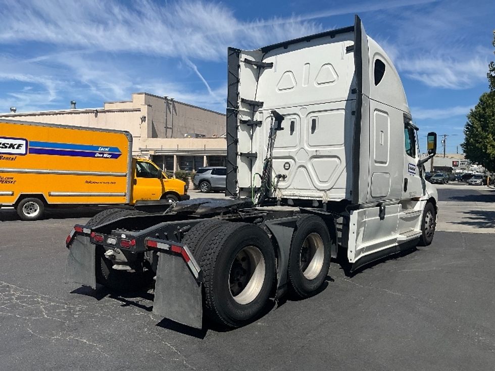 Sleeper Tractor-Heavy Duty Tractors-Freightliner-2022-T12664ST-Santa Clara-CA-334,642\n\t\tmiles-$ 93,500 - Image 6