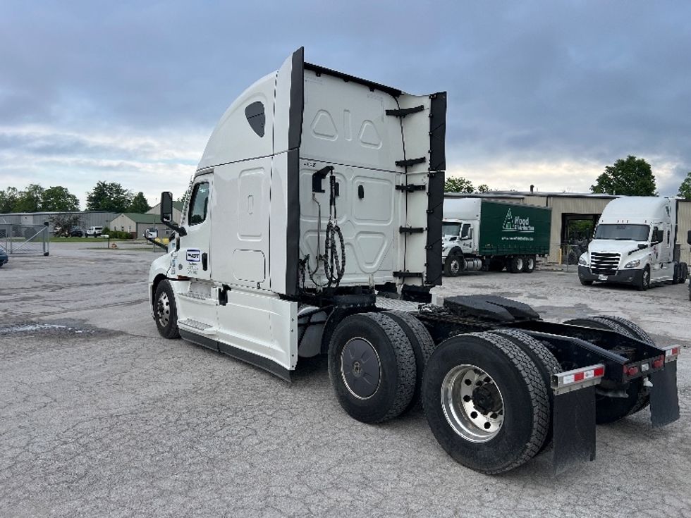 Sleeper Tractor-Heavy Duty Tractors-Freightliner-2022-T12664ST-Sellersburg-IN-449,887\n\t\tmiles-$ 77,250 - Image 5