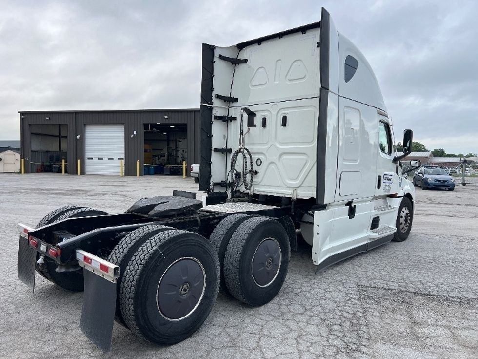 Sleeper Tractor-Heavy Duty Tractors-Freightliner-2022-T12664ST-Sellersburg-IN-449,887\n\t\tmiles-$ 77,250 - Image 7