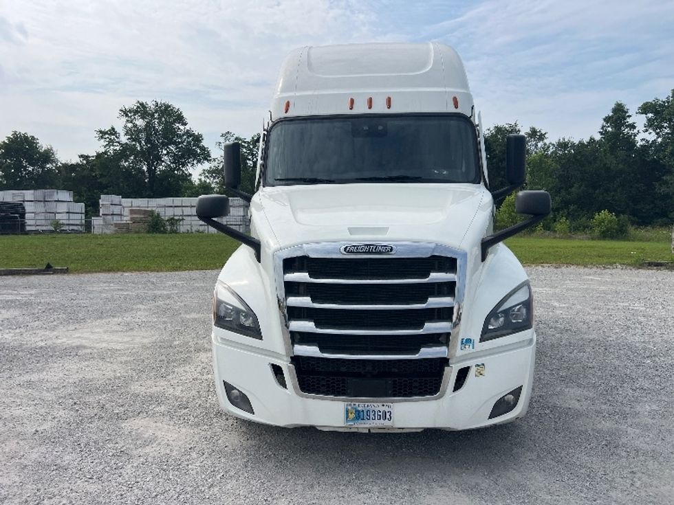 Sleeper Tractor-Heavy Duty Tractors-Freightliner-2022-T12664ST-Sellersburg-IN-496,283\n\t\tmiles-$ 76,500 - Image 2