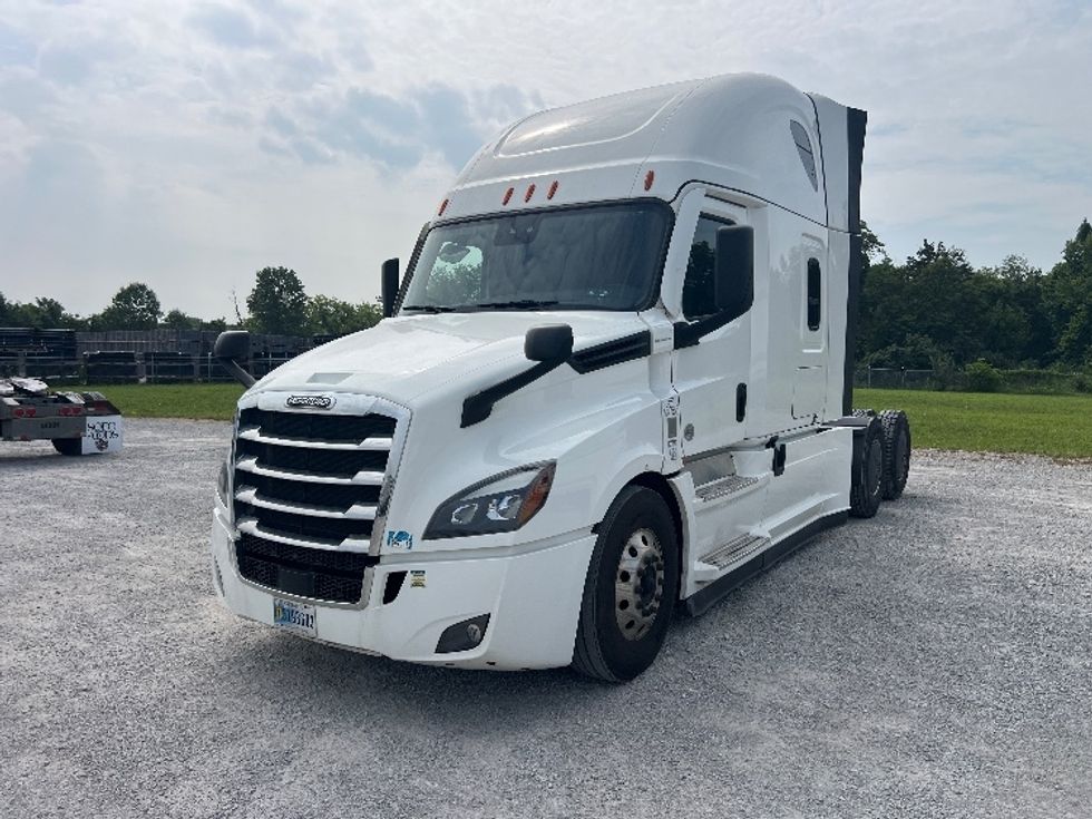 Sleeper Tractor-Heavy Duty Tractors-Freightliner-2022-T12664ST-Sellersburg-IN-496,283\n\t\tmiles-$ 76,500 - Image 3