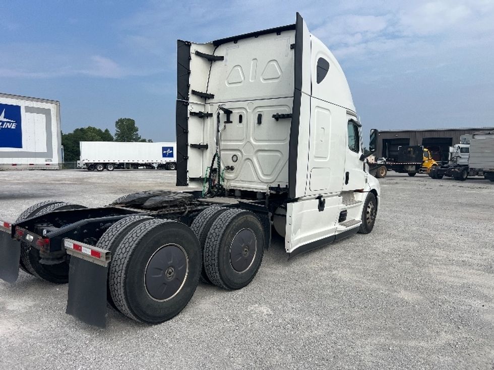 Sleeper Tractor-Heavy Duty Tractors-Freightliner-2022-T12664ST-Sellersburg-IN-496,283\n\t\tmiles-$ 76,500 - Image 7