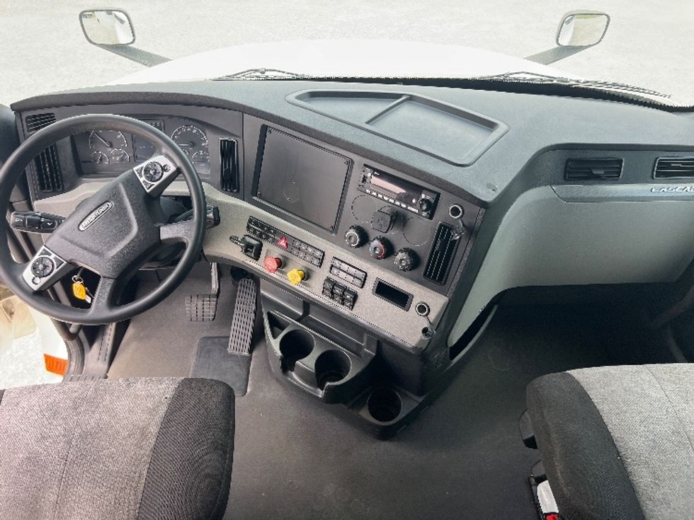 Sleeper Tractor-Heavy Duty Tractors-Freightliner-2022-T12664ST-Sellersburg-IN-505,858\n\t\tmiles-$ 75,750 - Image 12