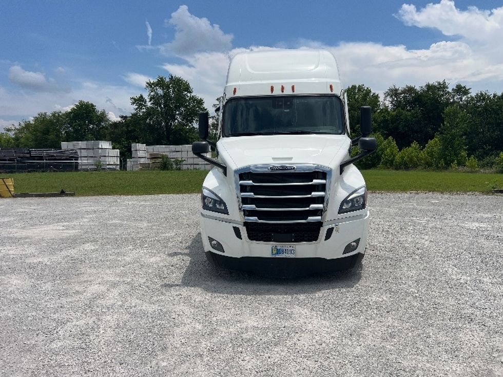 Sleeper Tractor-Heavy Duty Tractors-Freightliner-2022-T12664ST-Sellersburg-IN-505,858\n\t\tmiles-$ 75,750 - Image 2