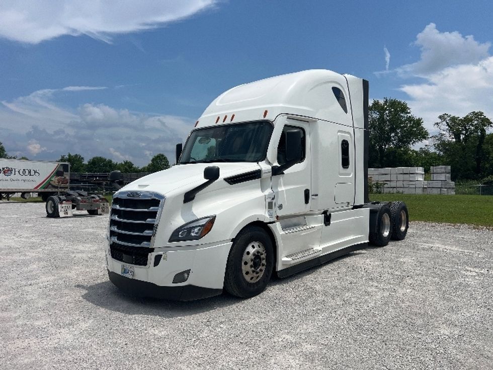 Sleeper Tractor-Heavy Duty Tractors-Freightliner-2022-T12664ST-Sellersburg-IN-505,858\n\t\tmiles-$ 75,750 - Image 3