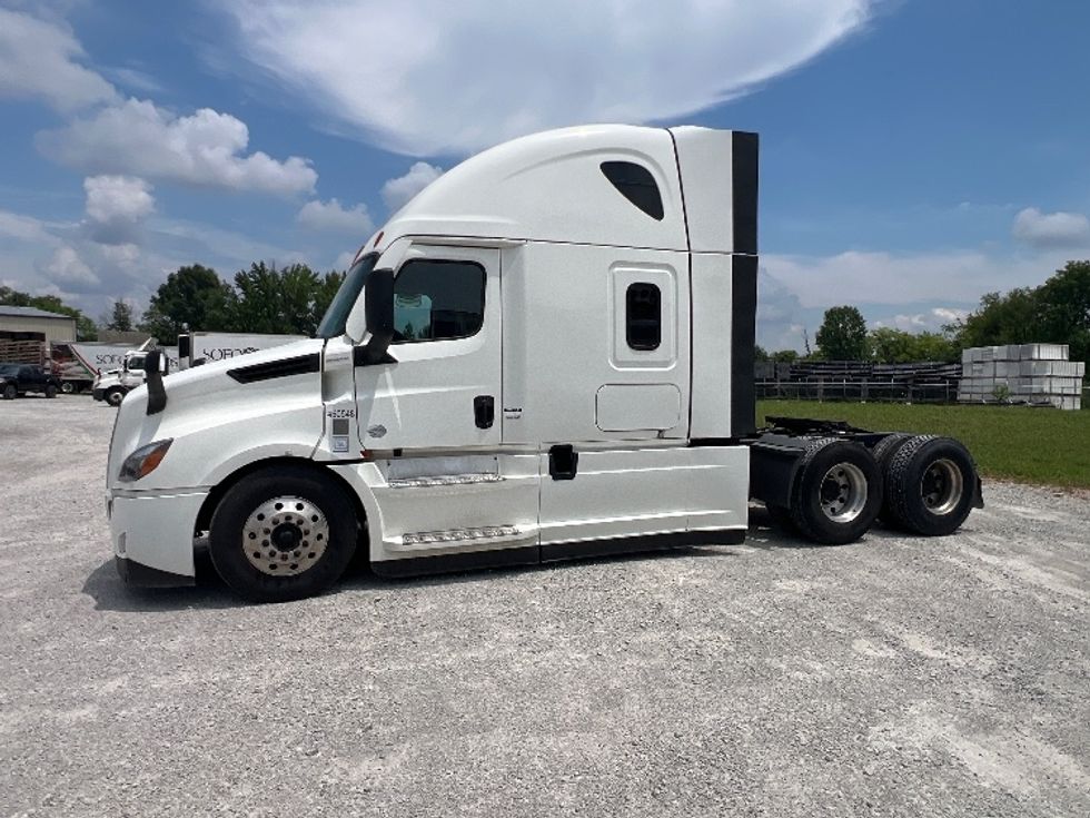 Sleeper Tractor-Heavy Duty Tractors-Freightliner-2022-T12664ST-Sellersburg-IN-505,858\n\t\tmiles-$ 75,750 - Image 4