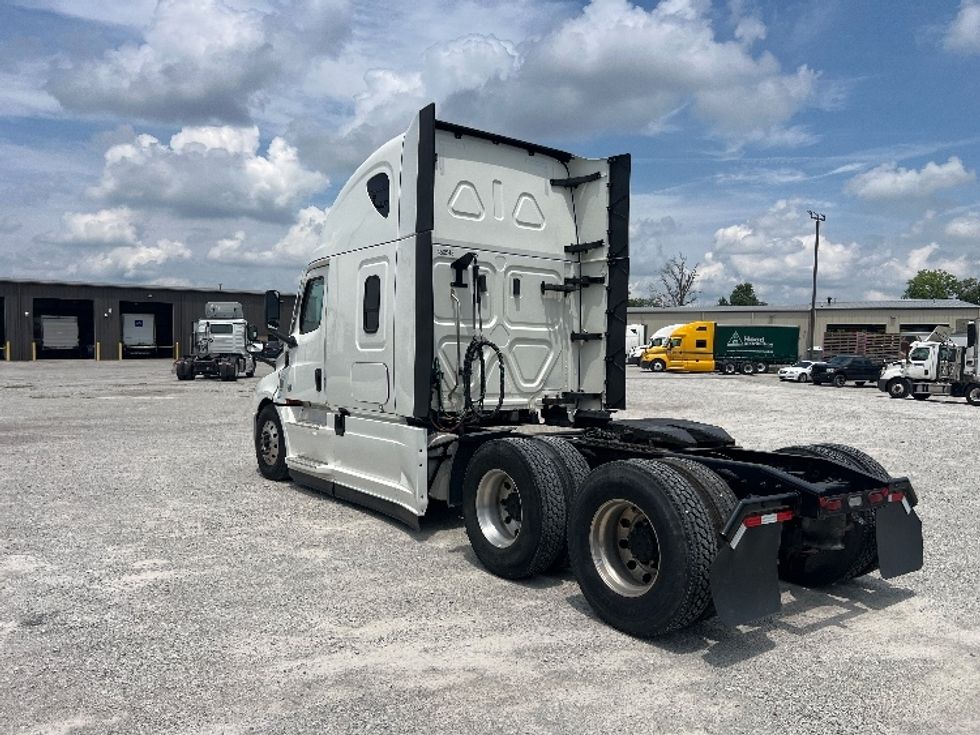 Sleeper Tractor-Heavy Duty Tractors-Freightliner-2022-T12664ST-Sellersburg-IN-505,858\n\t\tmiles-$ 75,750 - Image 5
