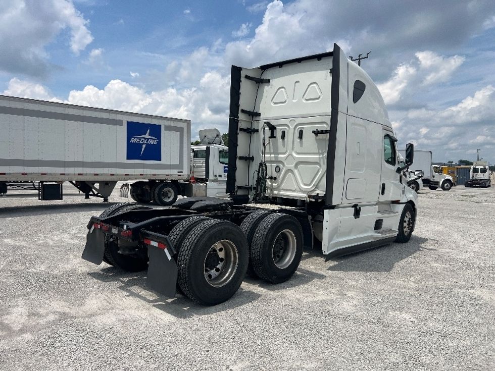 Sleeper Tractor-Heavy Duty Tractors-Freightliner-2022-T12664ST-Sellersburg-IN-505,858\n\t\tmiles-$ 75,750 - Image 7