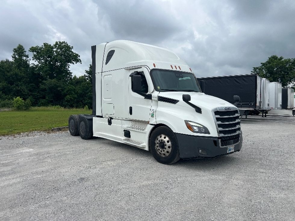 Sleeper Tractor-Heavy Duty Tractors-Freightliner-2022-T12664ST-Sellersburg-IN-540,868\n\t\tmiles-$ 67,500 - Image 1