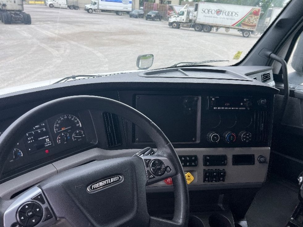 Sleeper Tractor-Heavy Duty Tractors-Freightliner-2022-T12664ST-Sellersburg-IN-540,868\n\t\tmiles-$ 67,500 - Image 11