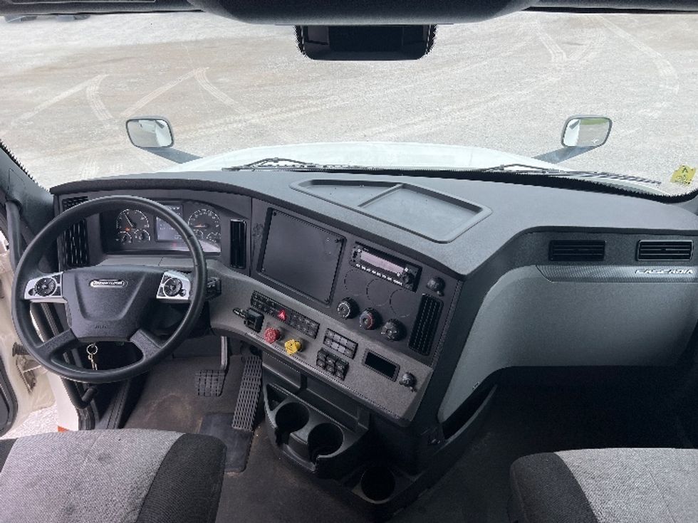 Sleeper Tractor-Heavy Duty Tractors-Freightliner-2022-T12664ST-Sellersburg-IN-540,868\n\t\tmiles-$ 67,500 - Image 12