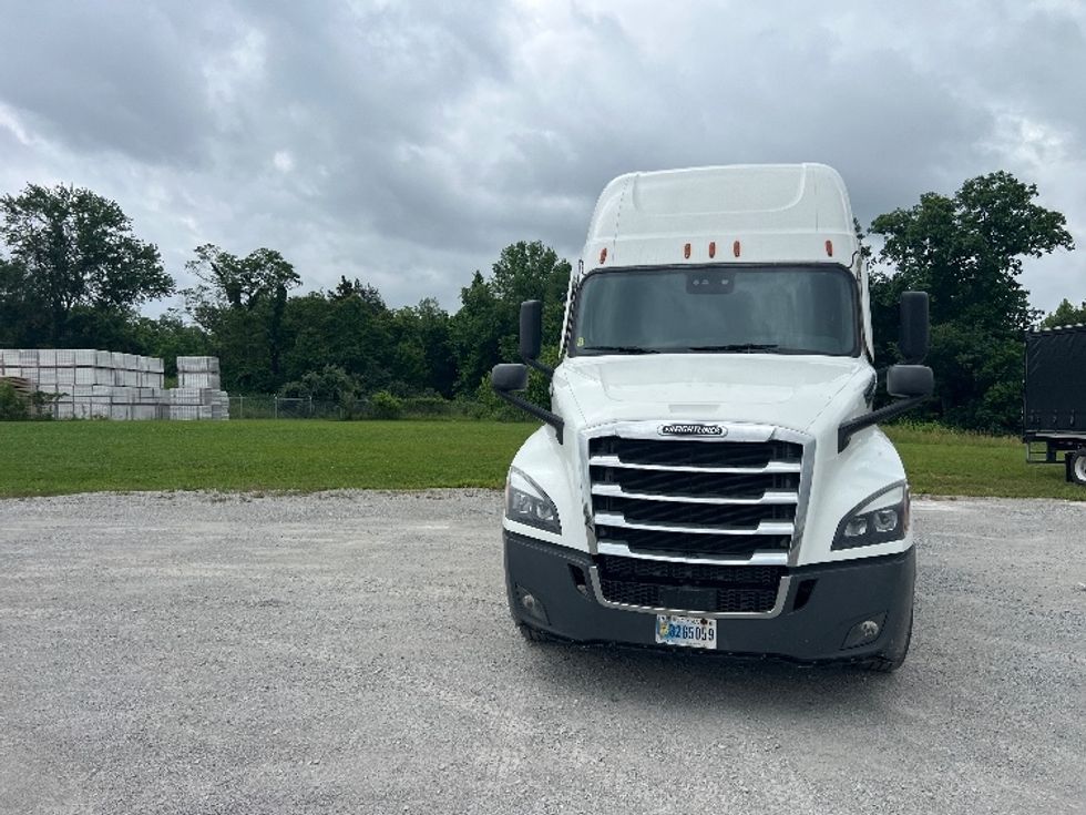Sleeper Tractor-Heavy Duty Tractors-Freightliner-2022-T12664ST-Sellersburg-IN-540,868\n\t\tmiles-$ 67,500 - Image 2