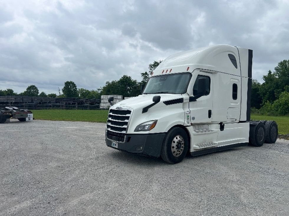 Sleeper Tractor-Heavy Duty Tractors-Freightliner-2022-T12664ST-Sellersburg-IN-540,868\n\t\tmiles-$ 67,500 - Image 3