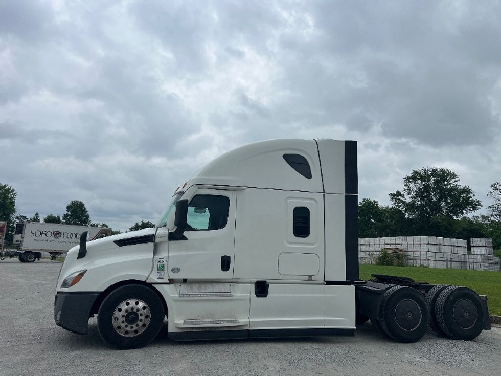 Sleeper Tractor-Heavy Duty Tractors-Freightliner-2022-T12664ST-Sellersburg-IN-540,868\n\t\tmiles-$ 67,500 - Image 4