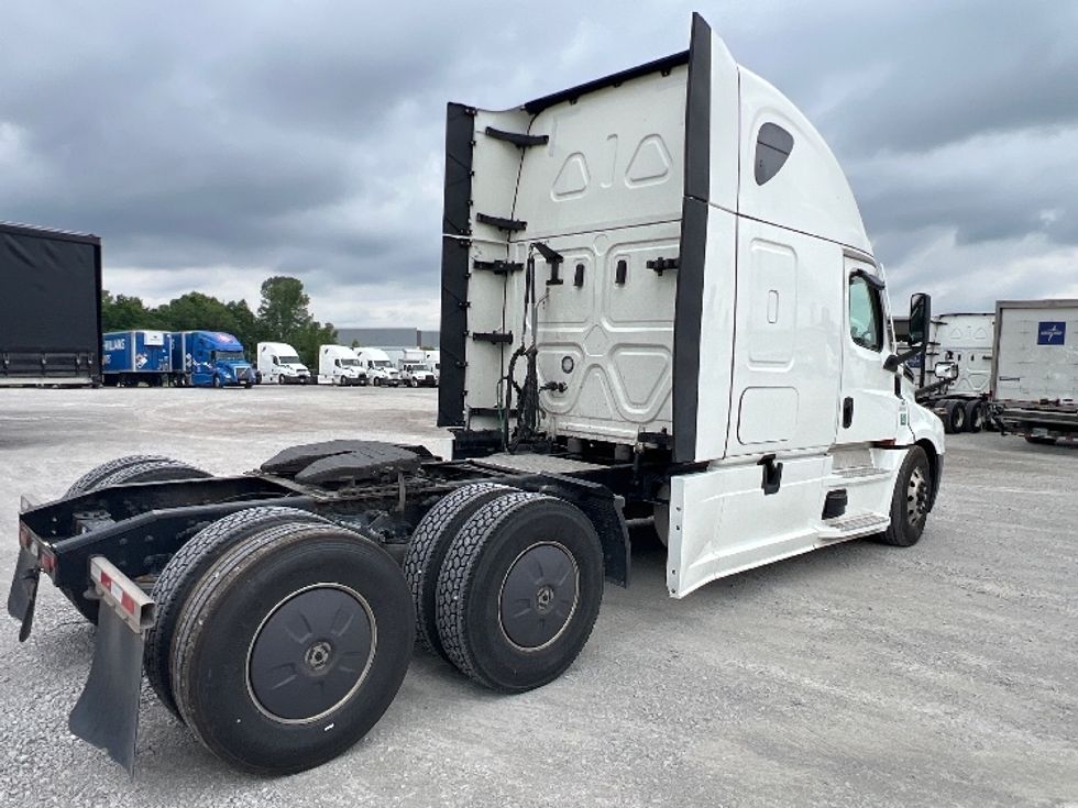Sleeper Tractor-Heavy Duty Tractors-Freightliner-2022-T12664ST-Sellersburg-IN-540,868\n\t\tmiles-$ 67,500 - Image 7
