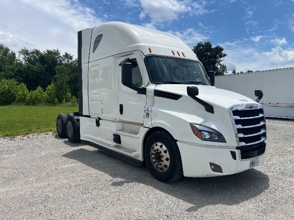 Sleeper Tractor-Heavy Duty Tractors-Freightliner-2022-T12664ST-Sellersburg-IN-543,874\n\t\tmiles-$ 68,500 - Image 1