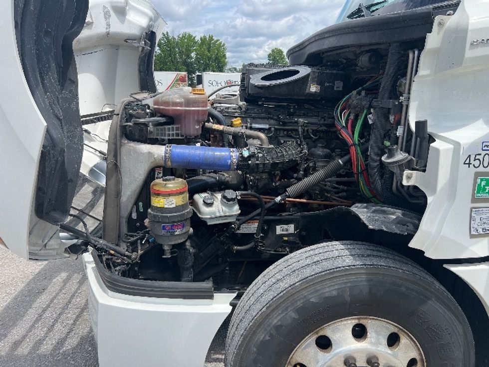 Sleeper Tractor-Heavy Duty Tractors-Freightliner-2022-T12664ST-Sellersburg-IN-543,874\n\t\tmiles-$ 68,500 - Image 21