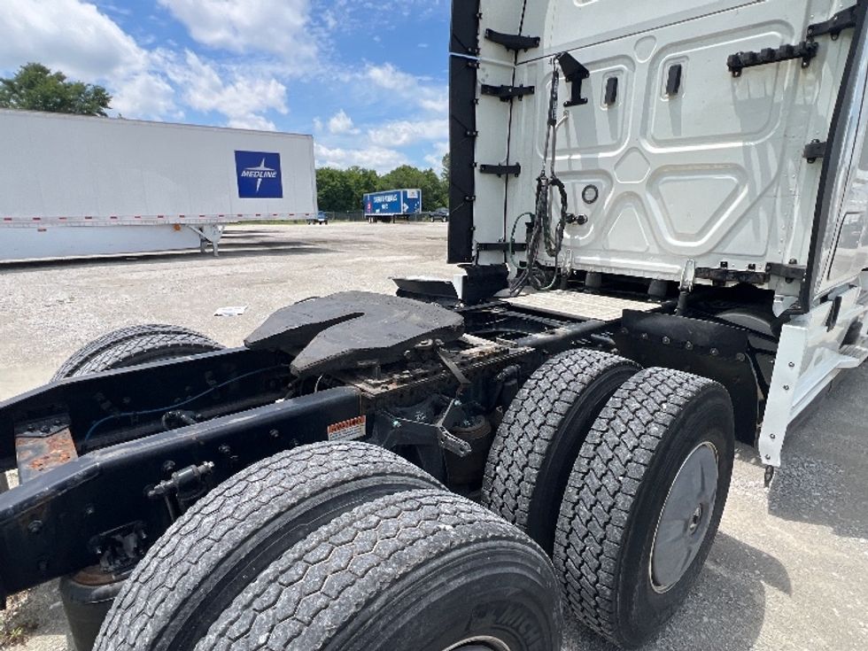 Sleeper Tractor-Heavy Duty Tractors-Freightliner-2022-T12664ST-Sellersburg-IN-543,874\n\t\tmiles-$ 68,500 - Image 23