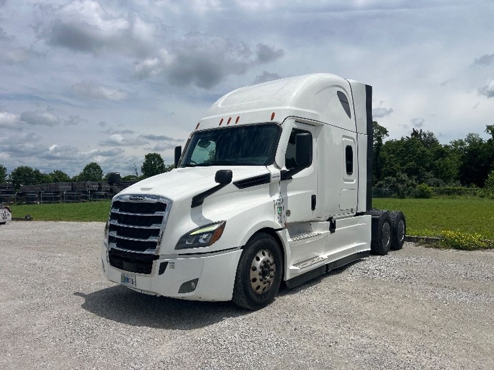Sleeper Tractor-Heavy Duty Tractors-Freightliner-2022-T12664ST-Sellersburg-IN-543,874\n\t\tmiles-$ 68,500 - Image 3