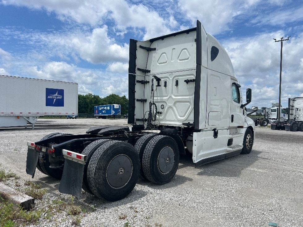 Sleeper Tractor-Heavy Duty Tractors-Freightliner-2022-T12664ST-Sellersburg-IN-543,874\n\t\tmiles-$ 68,500 - Image 7