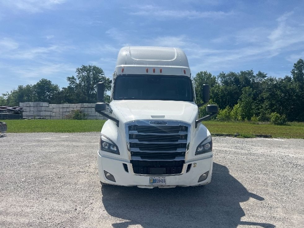 Sleeper Tractor-Heavy Duty Tractors-Freightliner-2022-T12664ST-Sellersburg-IN-549,534\n\t\tmiles-$ 66,500 - Image 2