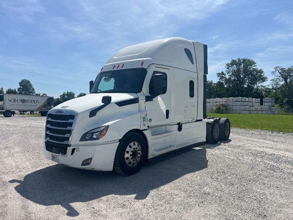 Sleeper Tractor-Heavy Duty Tractors-Freightliner-2022-T12664ST-Sellersburg-IN-549,534\n\t\tmiles-$ 66,500 - Image 3