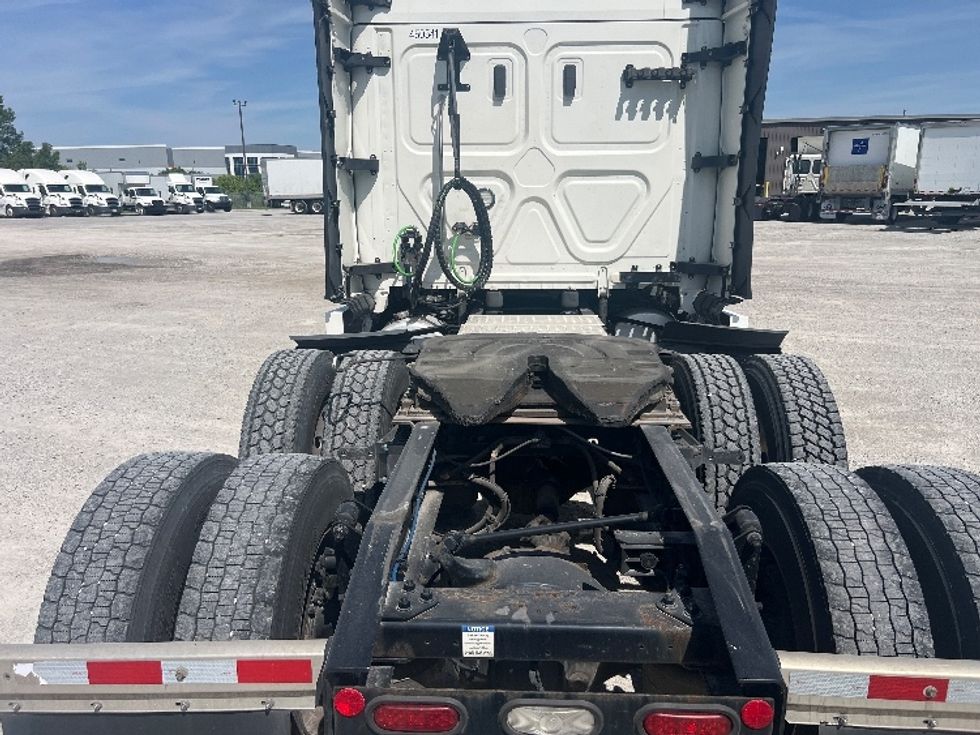 Sleeper Tractor-Heavy Duty Tractors-Freightliner-2022-T12664ST-Sellersburg-IN-549,534\n\t\tmiles-$ 66,500 - Image 6