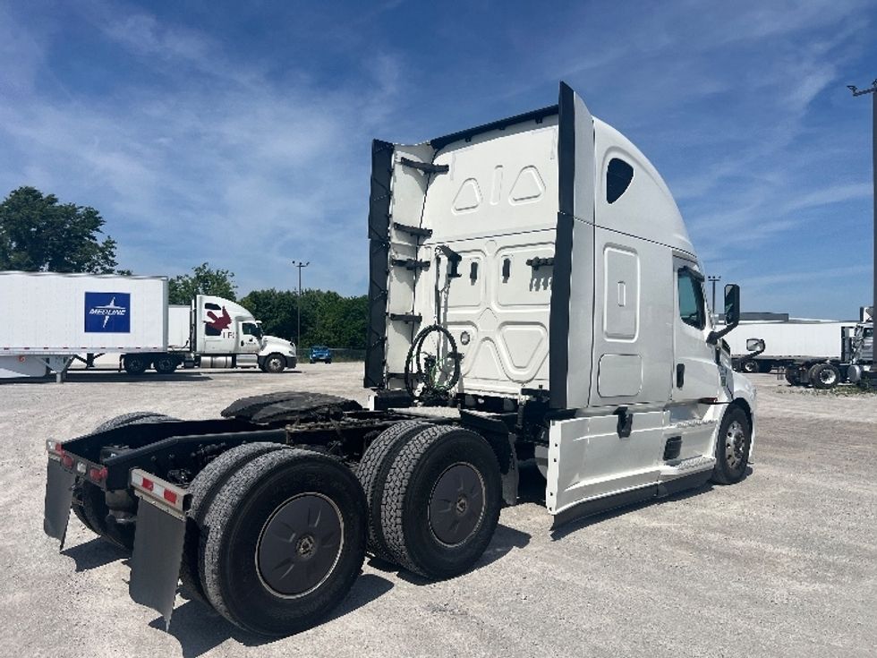 Sleeper Tractor-Heavy Duty Tractors-Freightliner-2022-T12664ST-Sellersburg-IN-549,534\n\t\tmiles-$ 66,500 - Image 7
