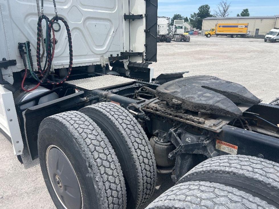 Sleeper Tractor-Heavy Duty Tractors-Freightliner-2022-T12664ST-Sellersburg-IN-586,923\n\t\tmiles-$ 62,750 - Image 22