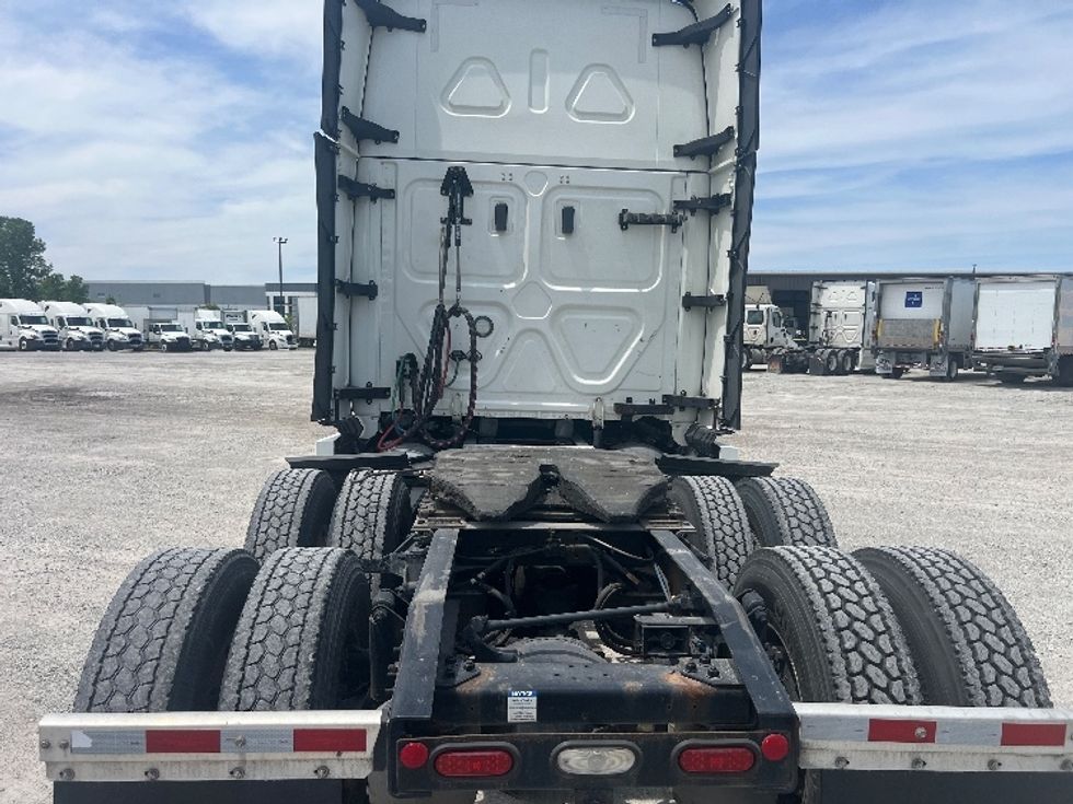 Sleeper Tractor-Heavy Duty Tractors-Freightliner-2022-T12664ST-Sellersburg-IN-586,923\n\t\tmiles-$ 62,750 - Image 6