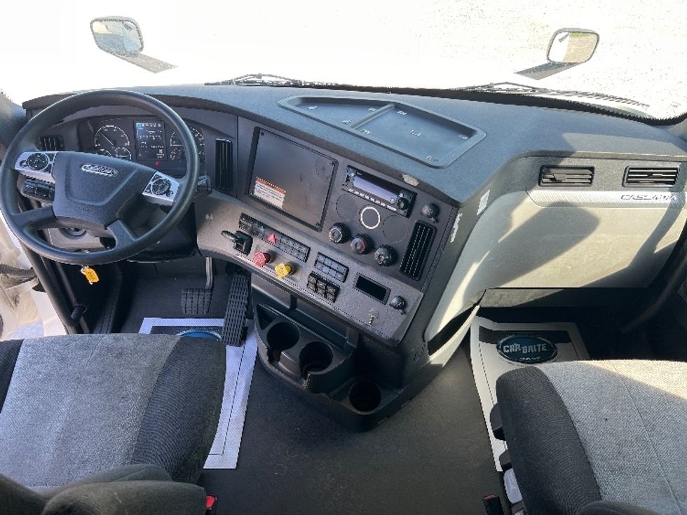 Sleeper Tractor-Heavy Duty Tractors-Freightliner-2022-T12664ST-Sellersburg-IN-594,433\n\t\tmiles-$ 62,000 - Image 12
