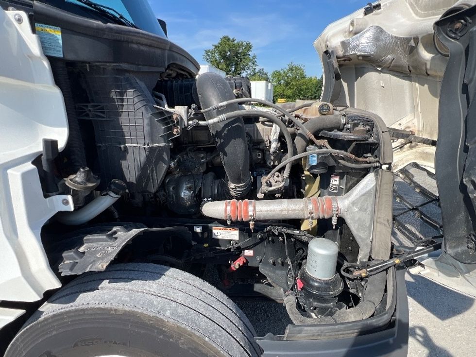 Sleeper Tractor-Heavy Duty Tractors-Freightliner-2022-T12664ST-Sellersburg-IN-594,433\n\t\tmiles-$ 62,000 - Image 20