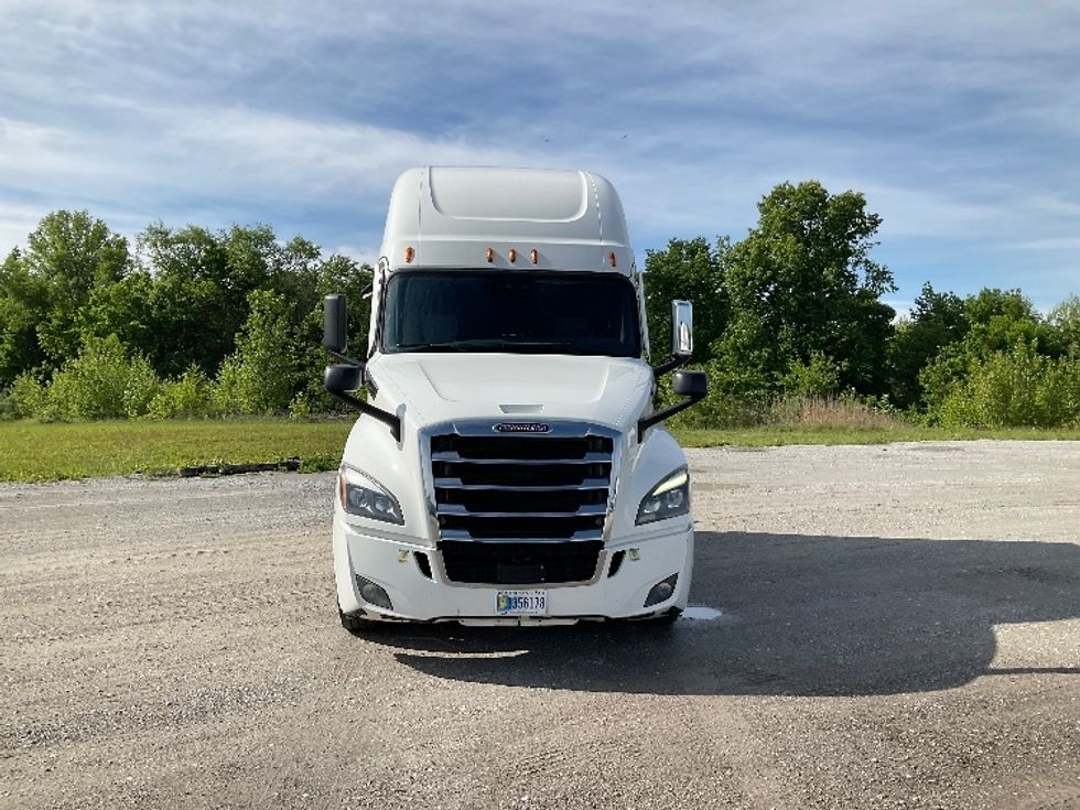 Sleeper Tractor-Heavy Duty Tractors-Freightliner-2022-T12664ST-Sellersburg-IN-600,000\n\t\tmiles-$ 60,500 - Image 2