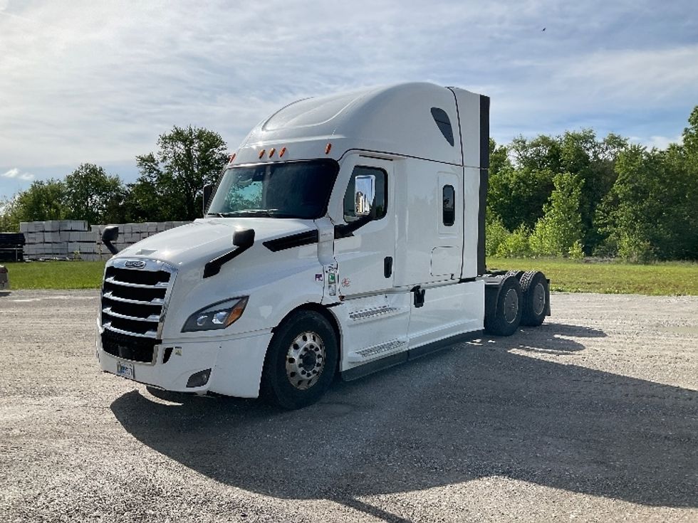 Sleeper Tractor-Heavy Duty Tractors-Freightliner-2022-T12664ST-Sellersburg-IN-600,000\n\t\tmiles-$ 60,500 - Image 3