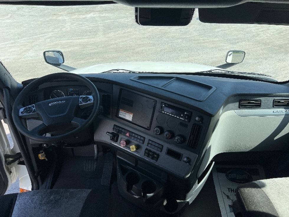 Sleeper Tractor-Heavy Duty Tractors-Freightliner-2022-T12664ST-Sellersburg-IN-612,775\n\t\tmiles-$ 60,250 - Image 12