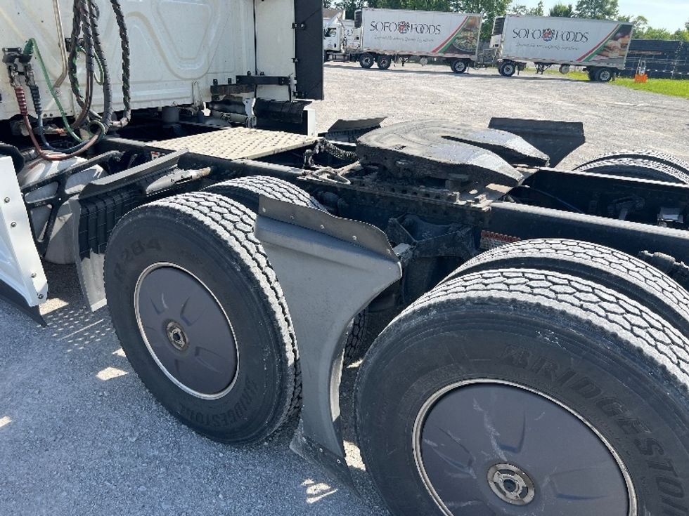 Sleeper Tractor-Heavy Duty Tractors-Freightliner-2022-T12664ST-Sellersburg-IN-612,775\n\t\tmiles-$ 60,250 - Image 22