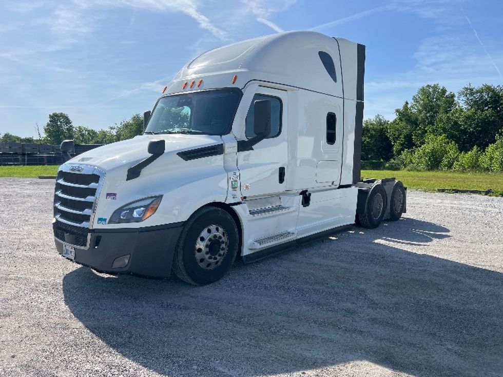 Sleeper Tractor-Heavy Duty Tractors-Freightliner-2022-T12664ST-Sellersburg-IN-612,775\n\t\tmiles-$ 60,250 - Image 3