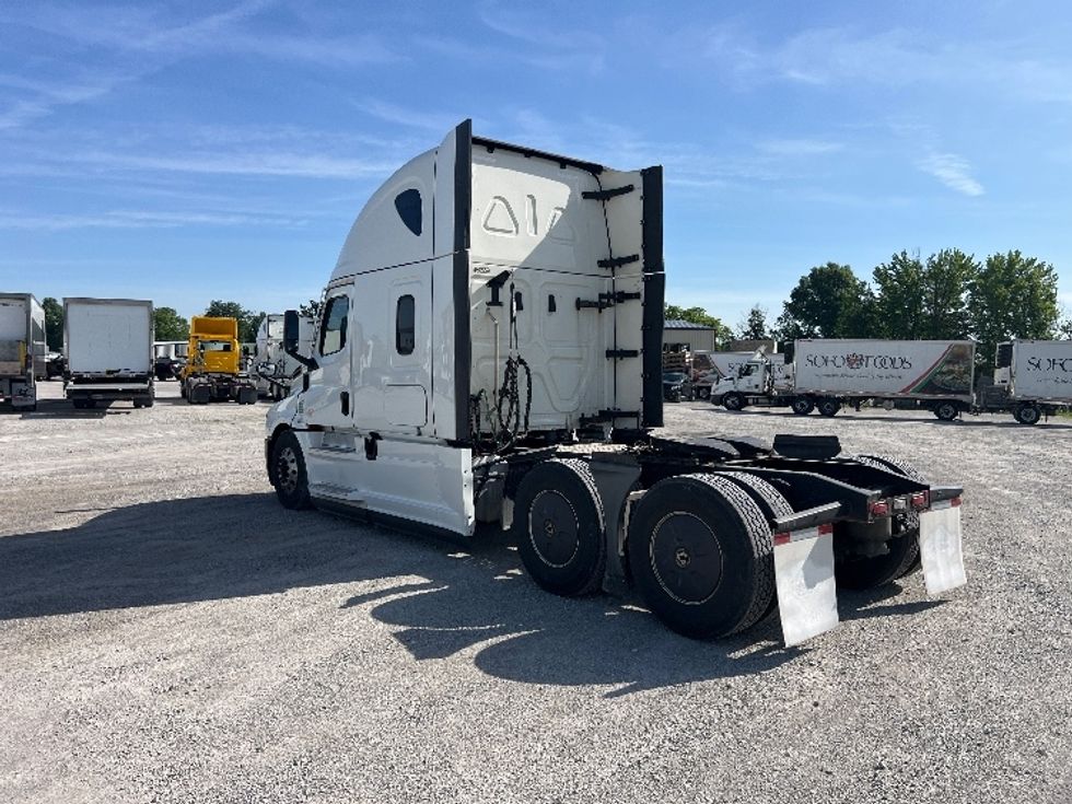 Sleeper Tractor-Heavy Duty Tractors-Freightliner-2022-T12664ST-Sellersburg-IN-612,775\n\t\tmiles-$ 60,250 - Image 5