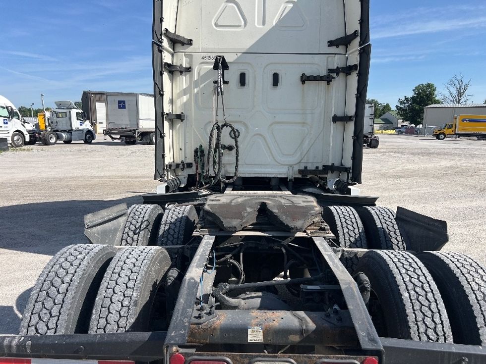 Sleeper Tractor-Heavy Duty Tractors-Freightliner-2022-T12664ST-Sellersburg-IN-612,775\n\t\tmiles-$ 60,250 - Image 6