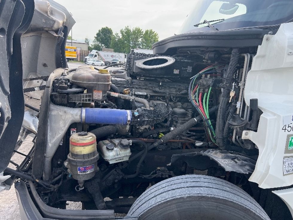 Sleeper Tractor-Heavy Duty Tractors-Freightliner-2022-T12664ST-Sellersburg-IN-648,521\n\t\tmiles-$ 55,750 - Image 20