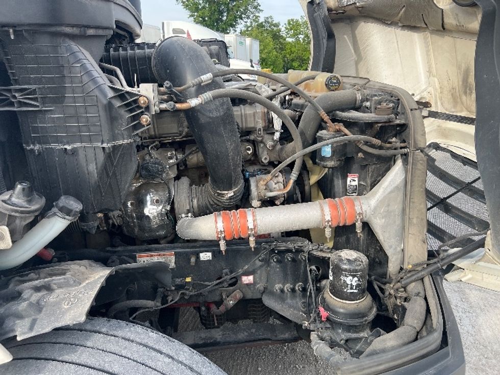 Sleeper Tractor-Heavy Duty Tractors-Freightliner-2022-T12664ST-Sellersburg-IN-648,521\n\t\tmiles-$ 55,750 - Image 21