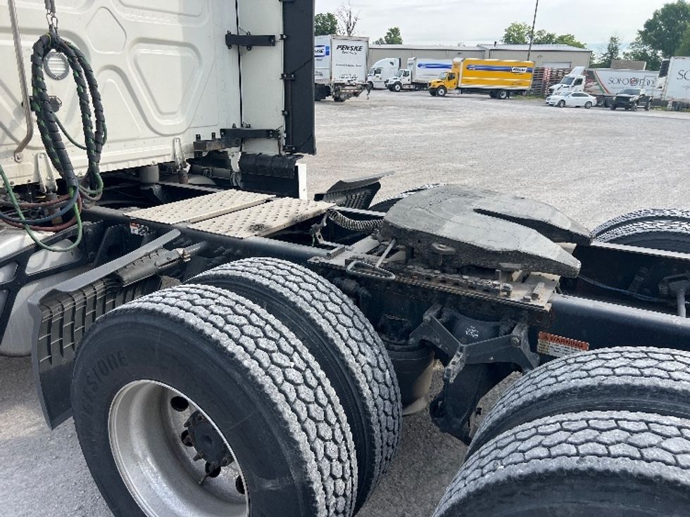 Sleeper Tractor-Heavy Duty Tractors-Freightliner-2022-T12664ST-Sellersburg-IN-648,521\n\t\tmiles-$ 55,750 - Image 22