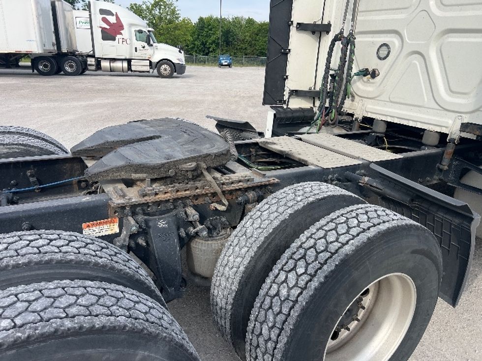 Sleeper Tractor-Heavy Duty Tractors-Freightliner-2022-T12664ST-Sellersburg-IN-648,521\n\t\tmiles-$ 55,750 - Image 23