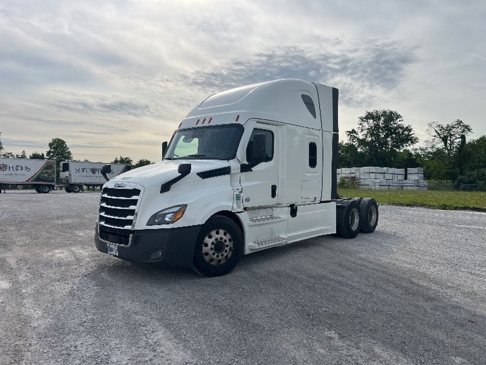Sleeper Tractor-Heavy Duty Tractors-Freightliner-2022-T12664ST-Sellersburg-IN-648,521\n\t\tmiles-$ 55,750 - Image 3