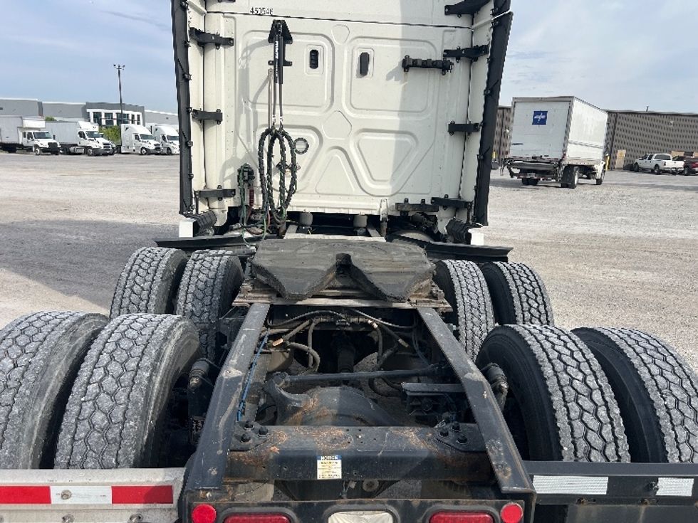 Sleeper Tractor-Heavy Duty Tractors-Freightliner-2022-T12664ST-Sellersburg-IN-648,521\n\t\tmiles-$ 55,750 - Image 6