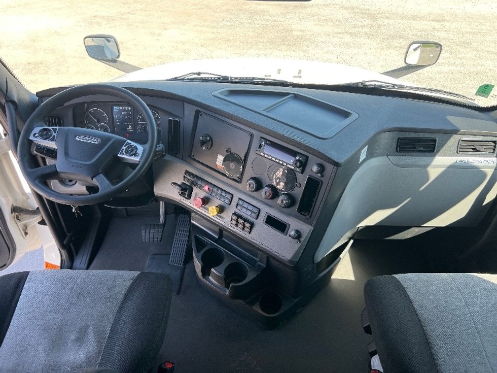 Sleeper Tractor-Heavy Duty Tractors-Freightliner-2022-T12664ST-Sellersburg-IN-736,926\n\t\tmiles-$ 48,750 - Image 12